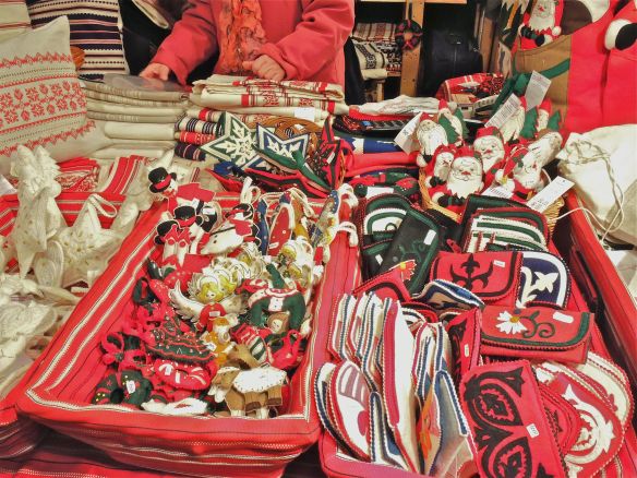 TT Budapest pillow stall ornaments