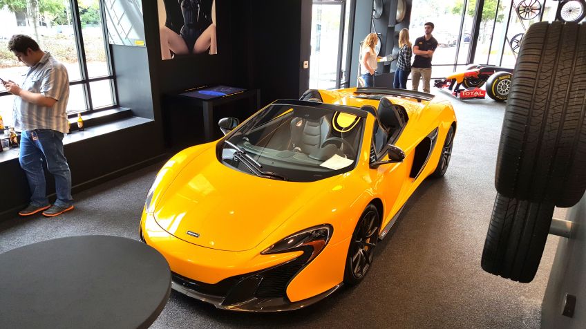 McLaren 650S Pirelli LA F1 fans party