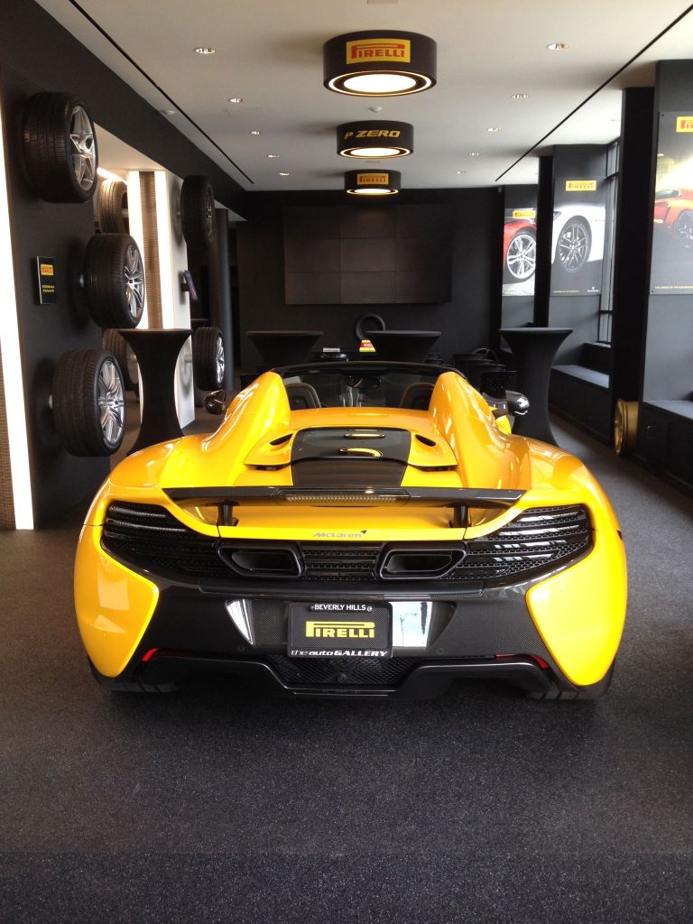 McLaren Pirelli LA F1 fans viewing